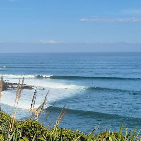 Whale Bay'S Surf Meca Holiday Accommodation Raglan Exterior photo