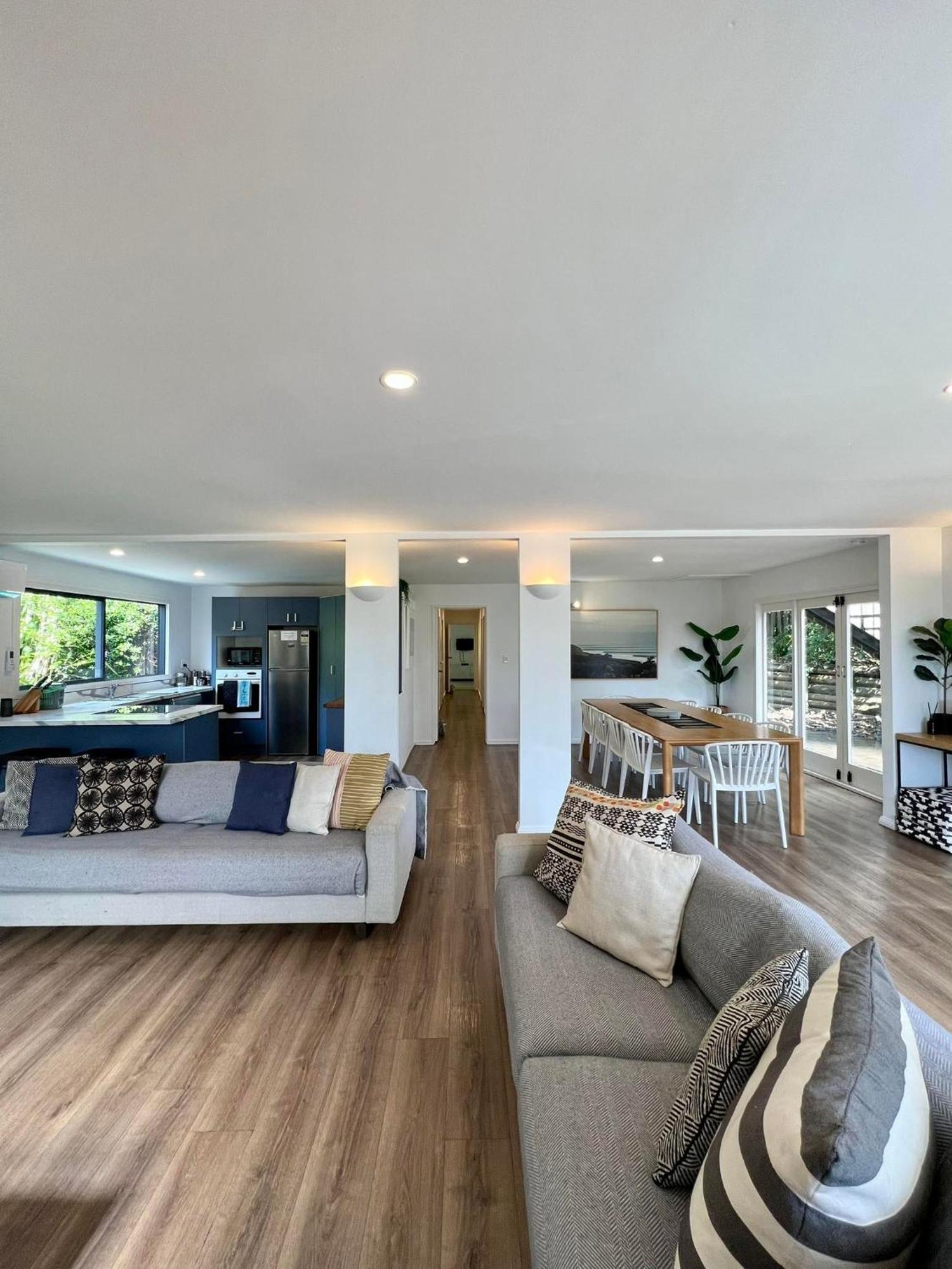 Whale Bay'S Surf Meca Holiday Accommodation Raglan Exterior photo
